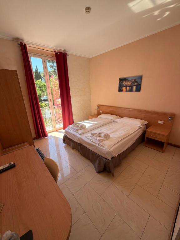 Hotel Villa Flora - Chambre Double Ou Lits Jumeaux