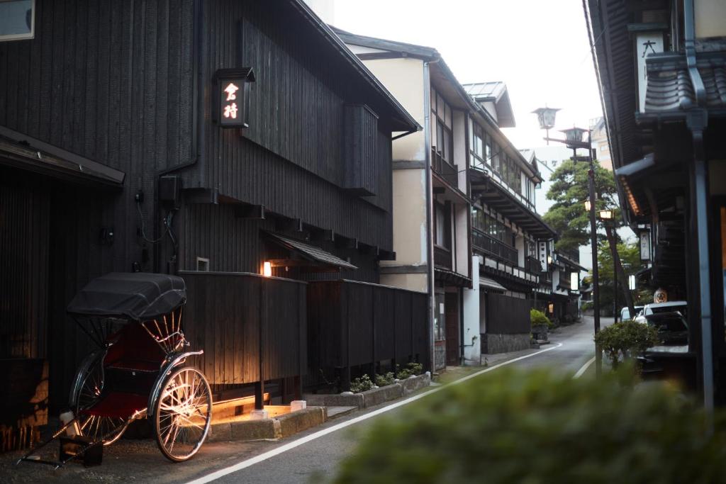 a bike parked next to a building on a street at 一棟宿 倉持 in Kusatsu