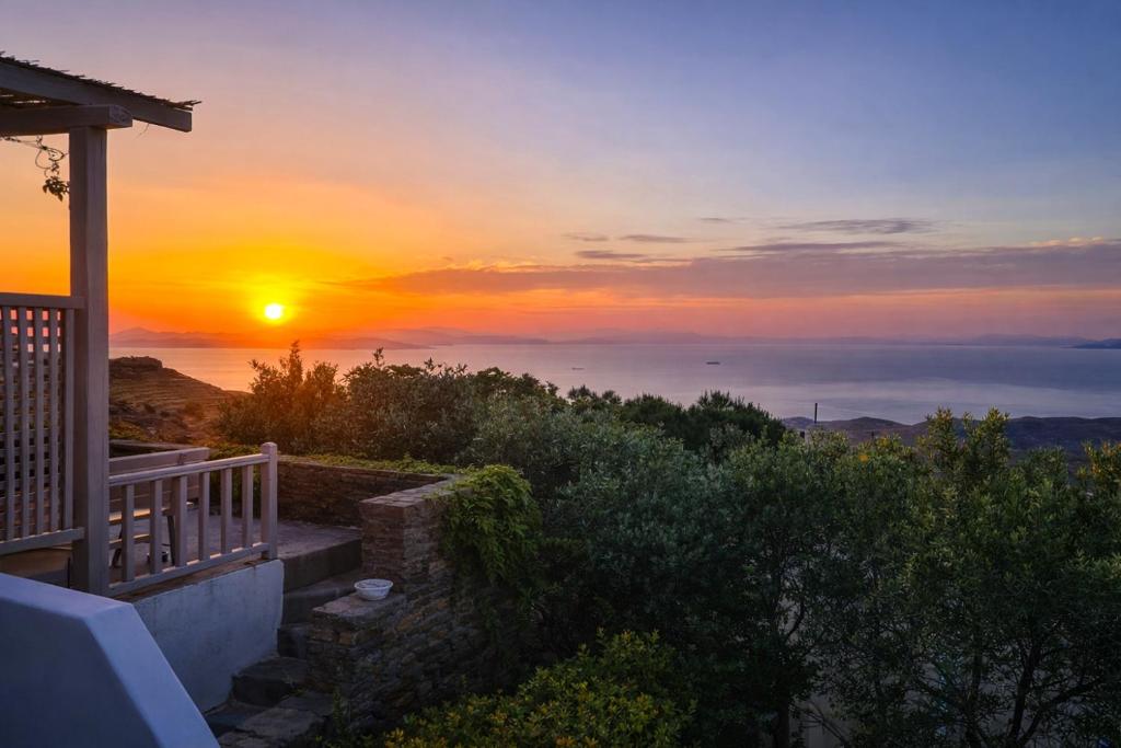 a sunset over the ocean from a house at Blue & Earth Kea in Ioulis