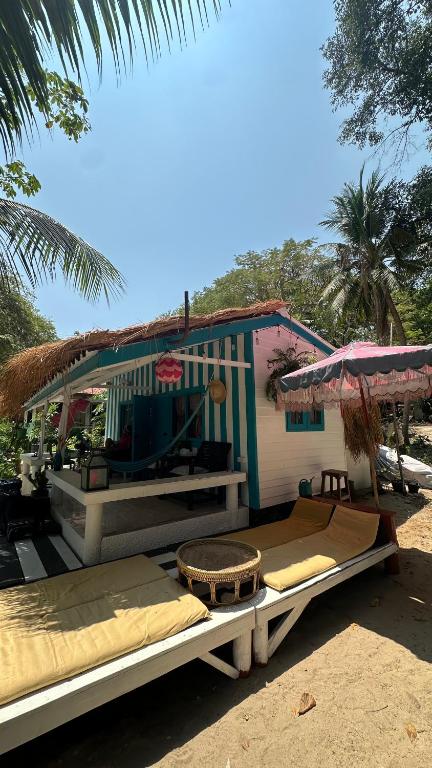 a house with two beds in front of it at Benny beach house in Ko Samed