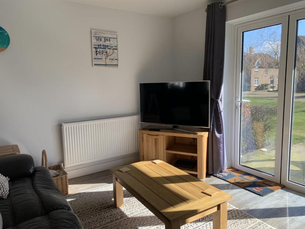 Prospect Cottage, The Bay, balcony, 2 bedrooms, patio, parking nearby, 2 dogs welcome 5