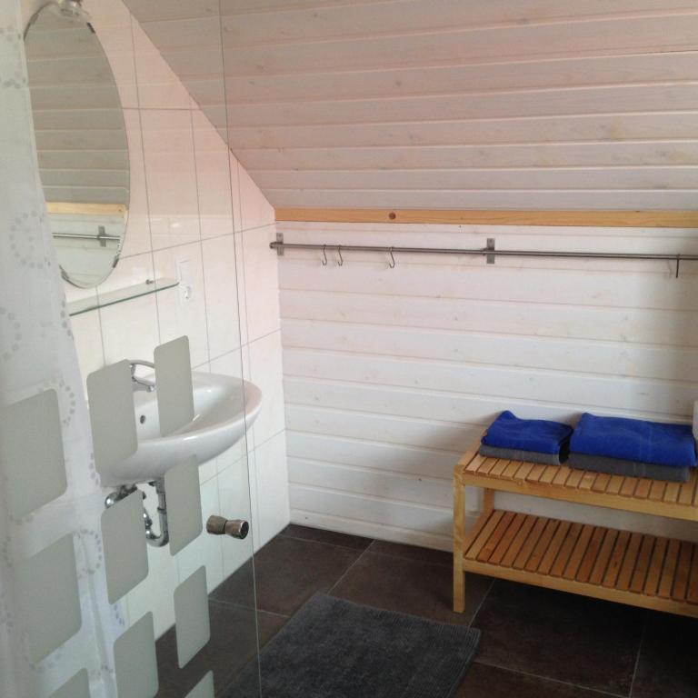 Palanda nebo palandy na pokoji v ubytování Apartments im Schwedenstil