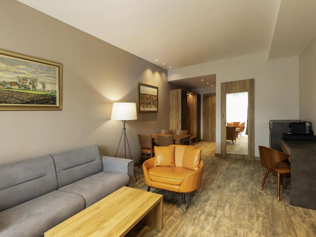 Movenpick Resort and Spa Fruske Terme - Suite Executive Con Letto King Size E Balcone