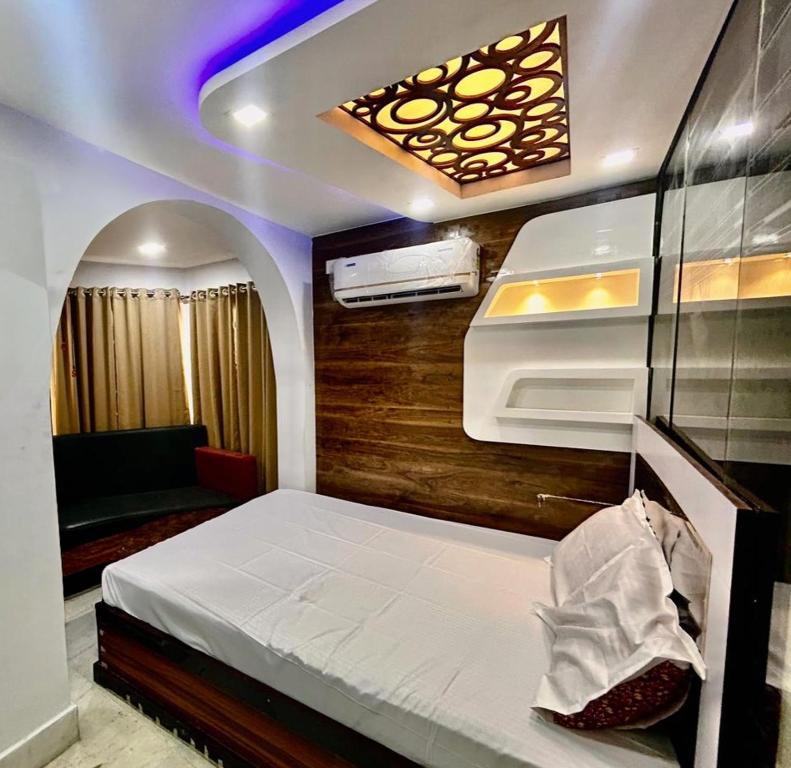 a small room with a bed and a couch at Hotel O Royal in kolkata