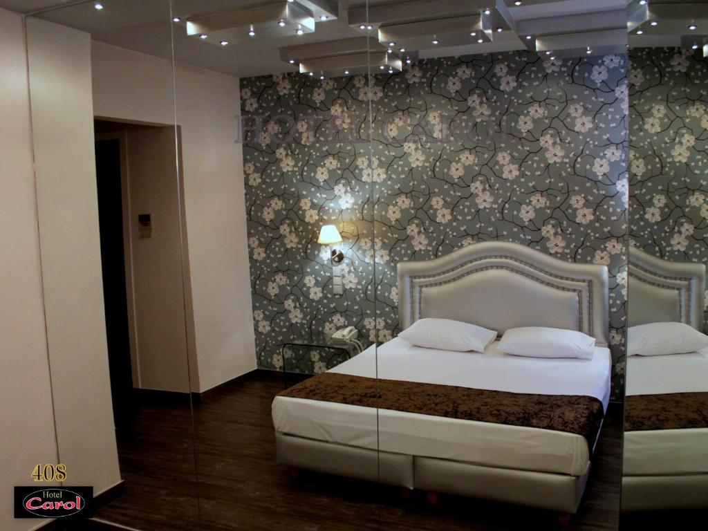 Postel nebo postele na pokoji v ubytování Carol Hotel
