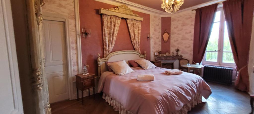 a bedroom with a large bed with pink walls at Suite familiale PAMPILLES in Condal