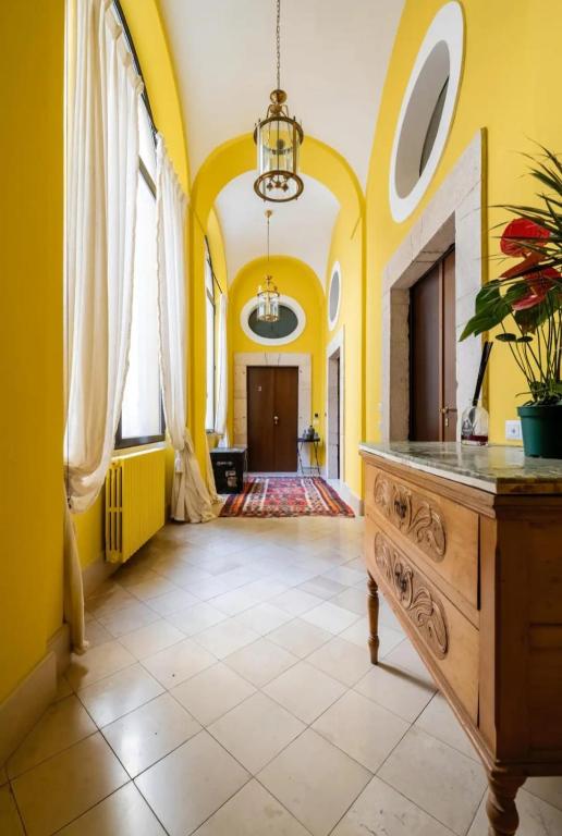 Castello Holiday Suite - Luxury Apartment - Housity