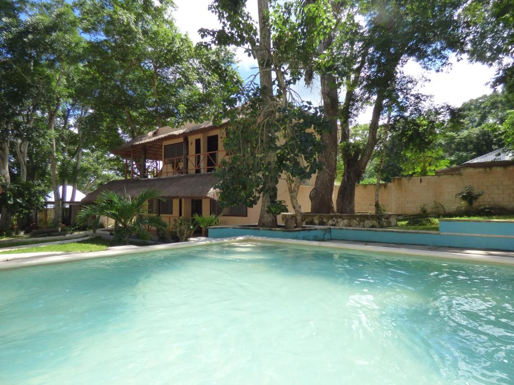 Piscine de l'établissement Cabañas Zoh Laguna Calakmul ou située à proximité