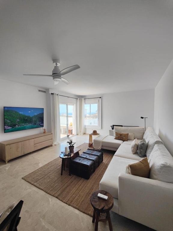 2-bedroom designer apartment with seaviews