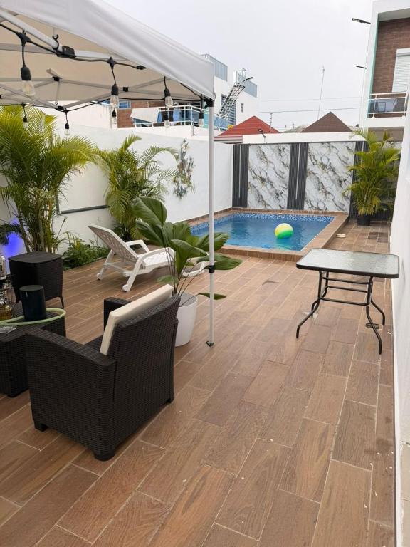 a patio with a table and a pool on a building at Oasis in San Isidro