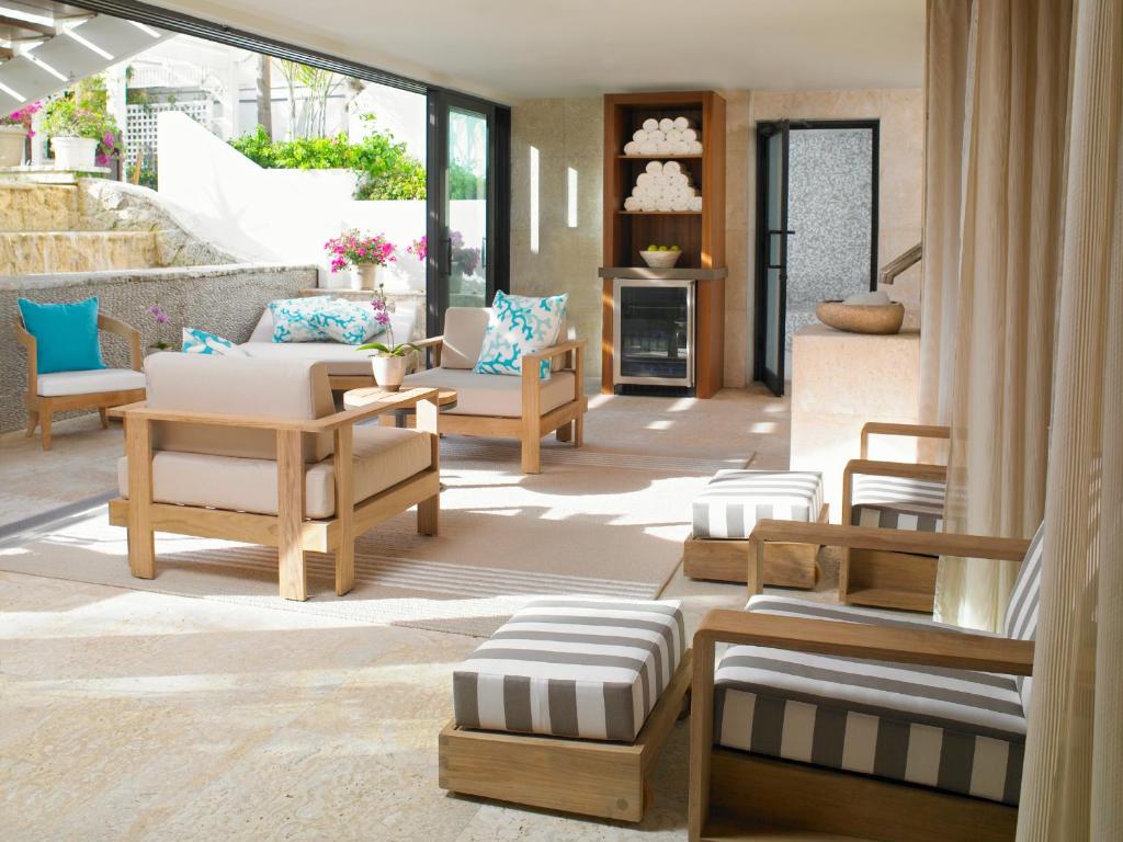Ein Sitzbereich in der Unterkunft The Palms Hotel &amp; Spa