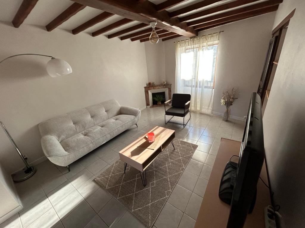 a living room with a couch and a table at Le PATIO Beau Duplex terrasse 2 chambres 5mn théâtre antique in Orange