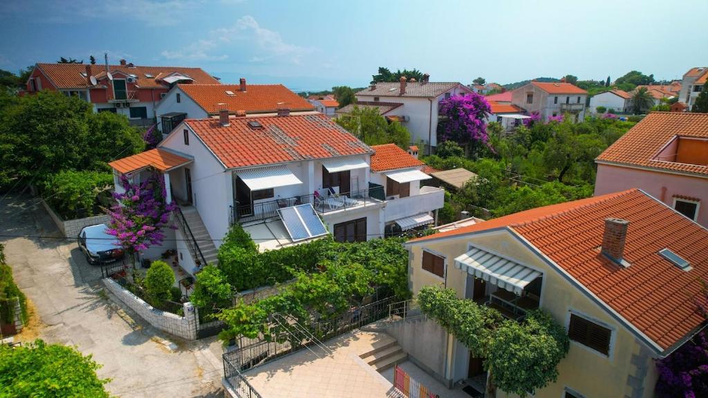 Apartman Helena 2 Prostrani apartman s 2 spavaće sobe,2 kupaonice ,terasa i parking