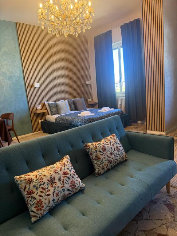 a living room with a couch and a bed at MILANO Bicocca Niguarda a 15min dal DUOMO in Milan
