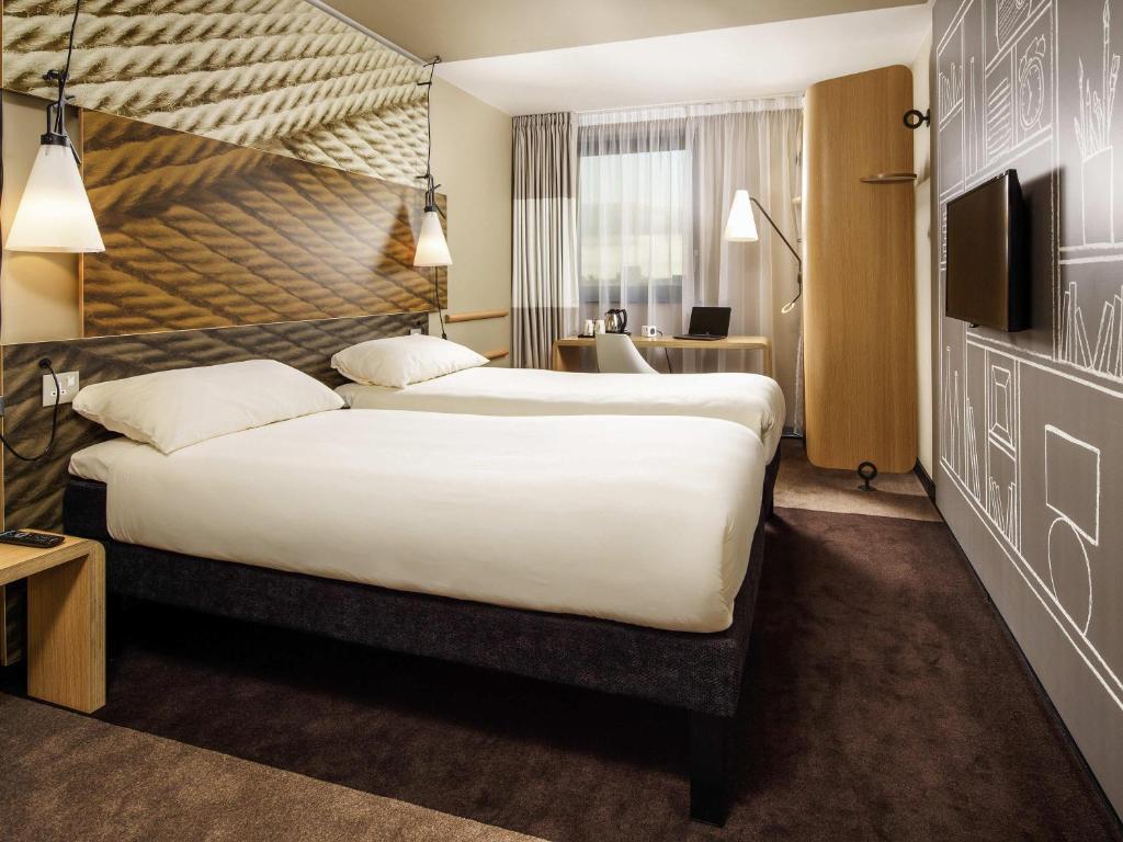 ibis London Excel-Docklands photo
