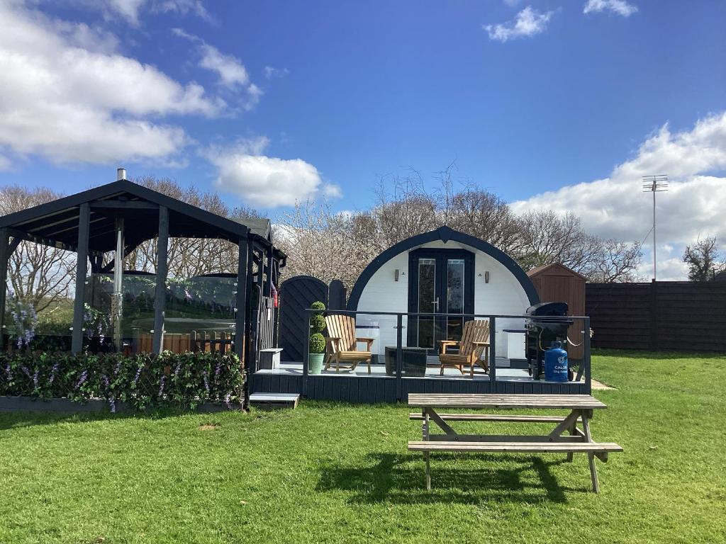 a pavilion and a picnic table in a yard at Cherry Pod in Shrewsbury