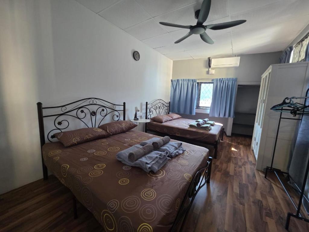a bedroom with a bed and a ceiling fan at Wayton Cottage in George Town