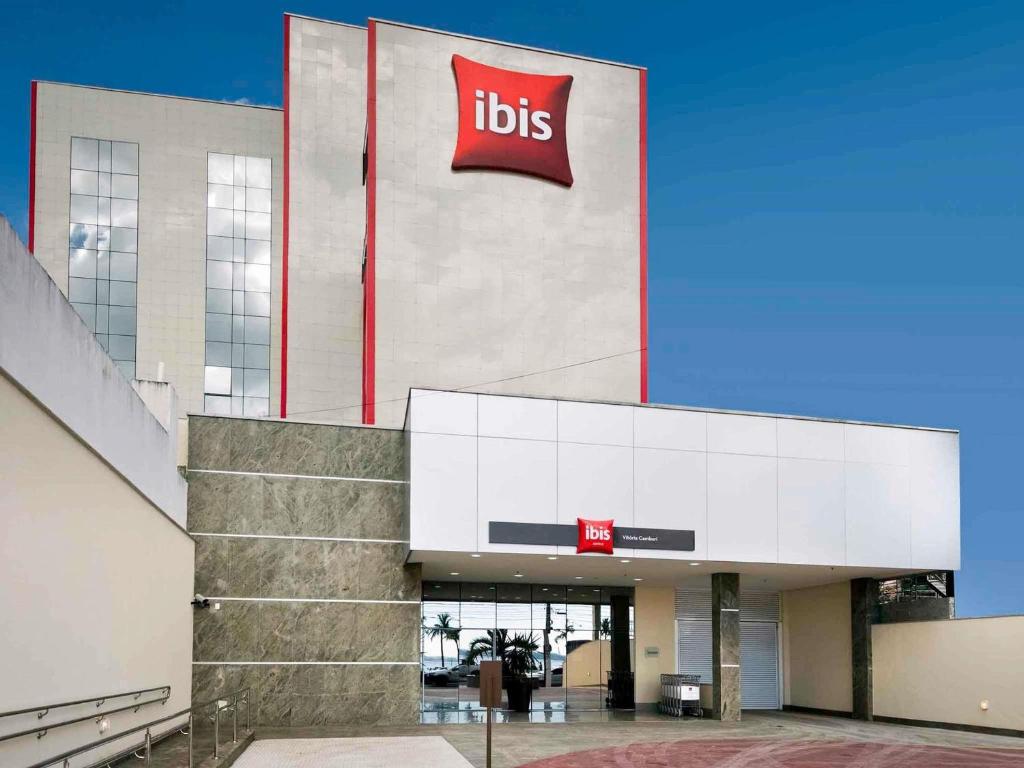 a building with aubs sign on the side of it at ibis Vitoria Praia de Camburi in Vitória
