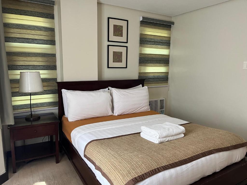 a bedroom with a bed and a table with a lamp at One bedroom at Crosswinds in Ulot
