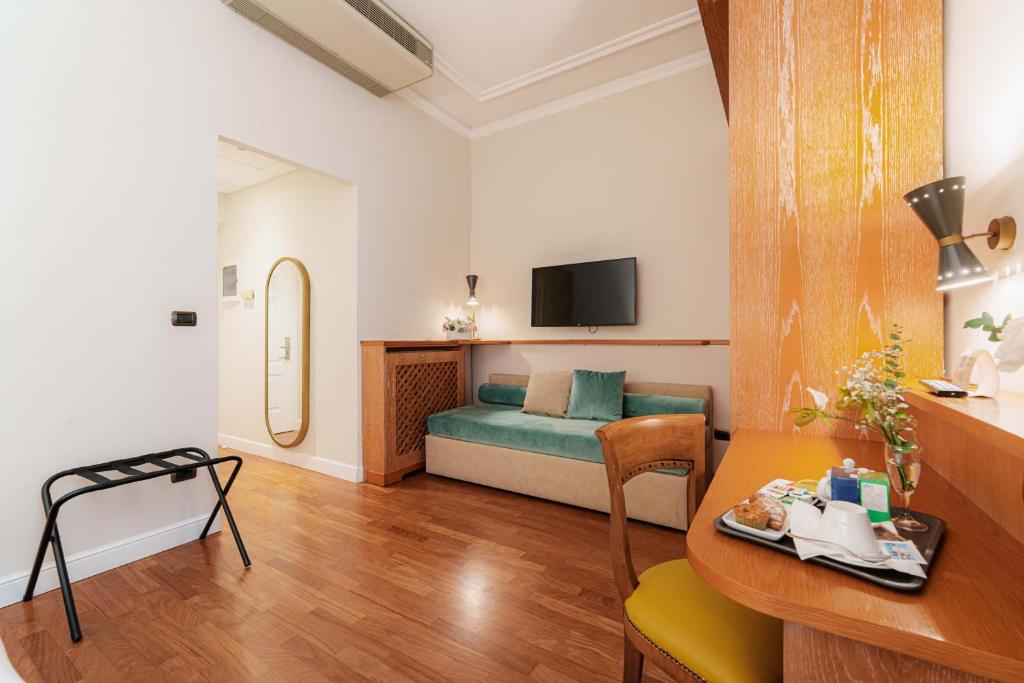 Lolli Palace Hotel - Classic Triple Room
