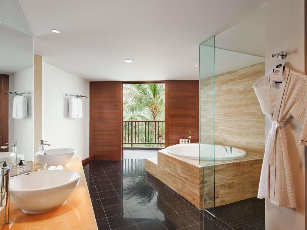 Suite Gia Đình Junior Có 1 Giường Cỡ King Và 1 Giường Tầng - Ban Công Riêng