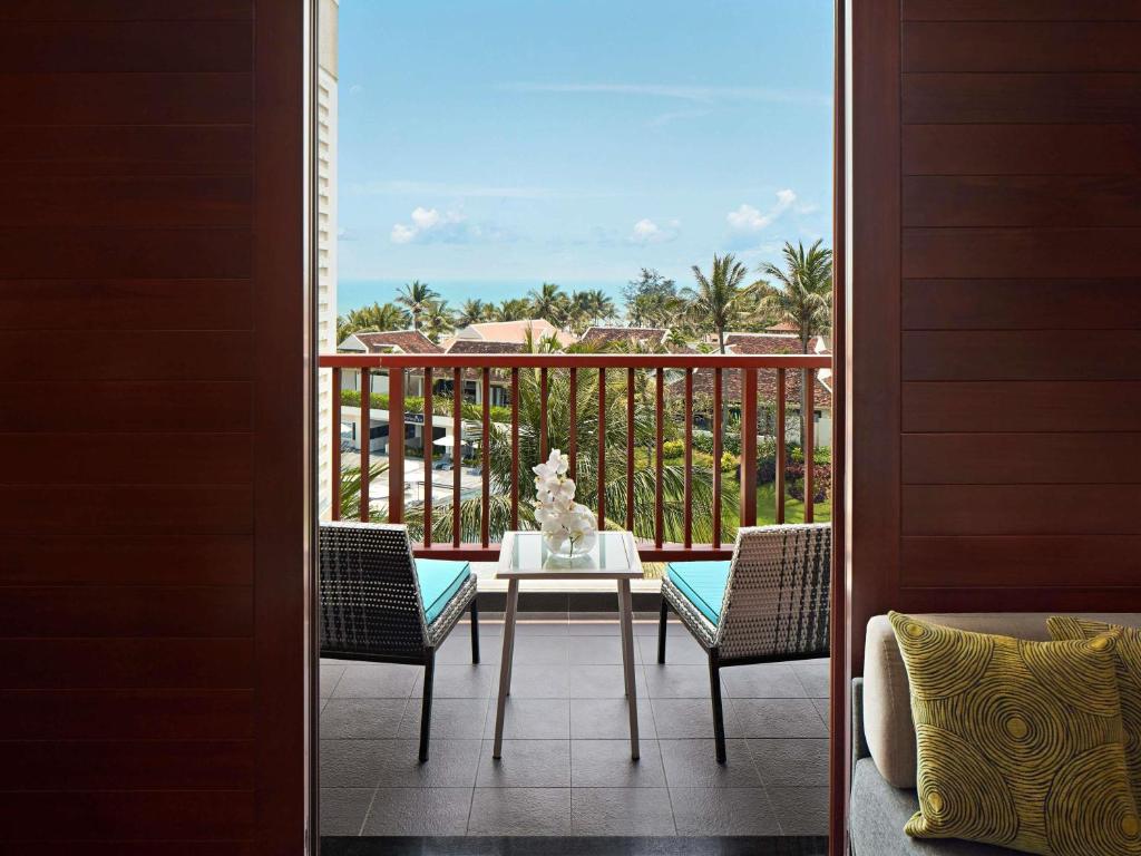 Deluxe Two Single Beds Room with Ocean View