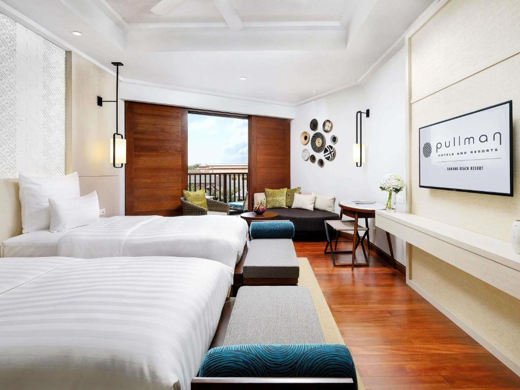 Deluxe Two Single Beds Room with Partial Ocean View