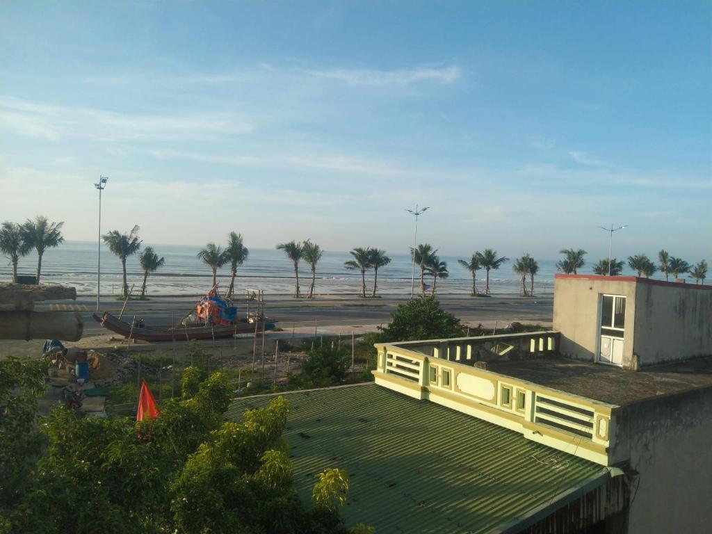 a view of the beach from a roof of a building at Kì thanh hotel in Thanh Hóa