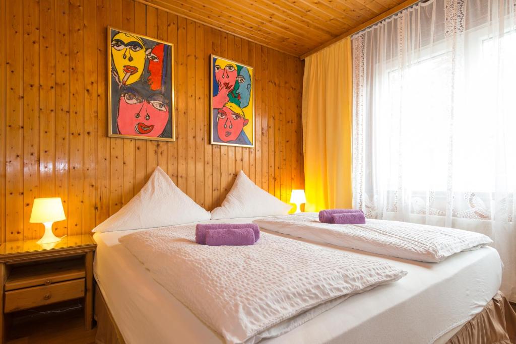 Postel nebo postele na pokoji v ubytování Hotel Moosbichl