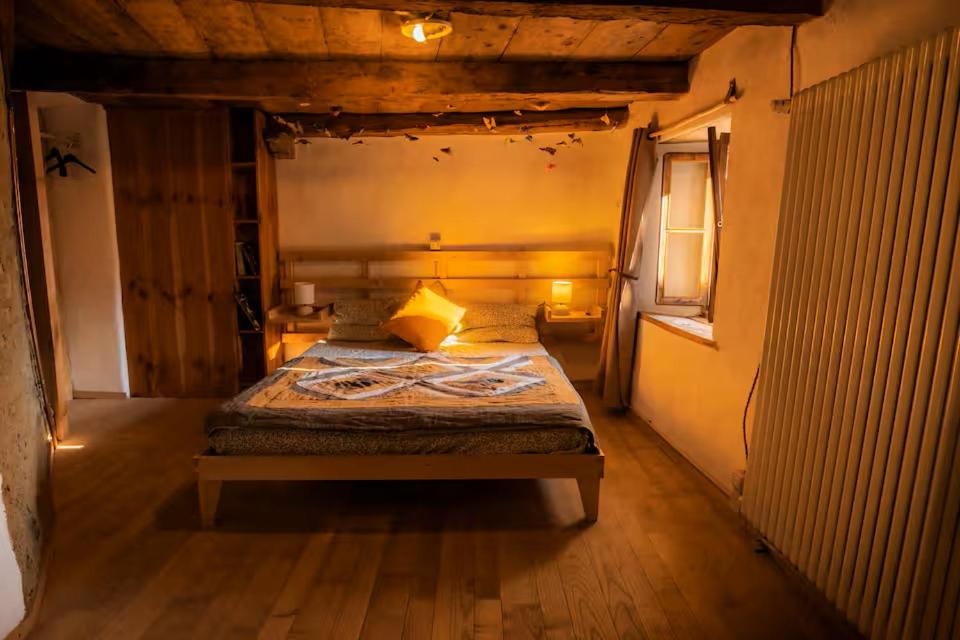 a bedroom with a bed in a room at Via del Campo 98 in Castione Andevenno