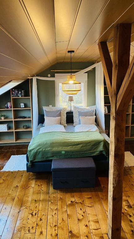 a bedroom with a large bed in a room at Ferienwohnung am Steinweg in Solingen