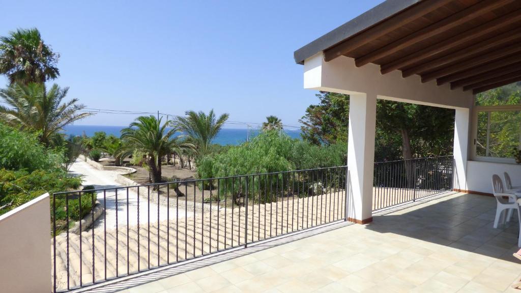 a balcony with a view of the ocean at La Villa Rosa al Mare in Pozzallo