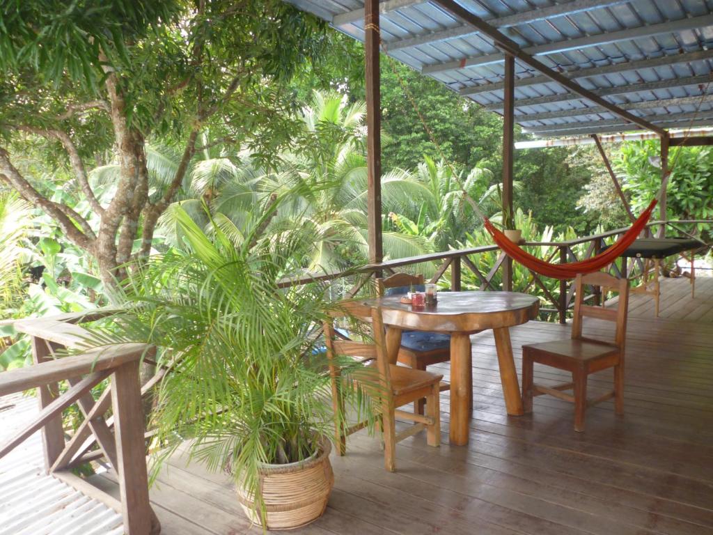 Jardín al aire libre en Hostel Wunderbar