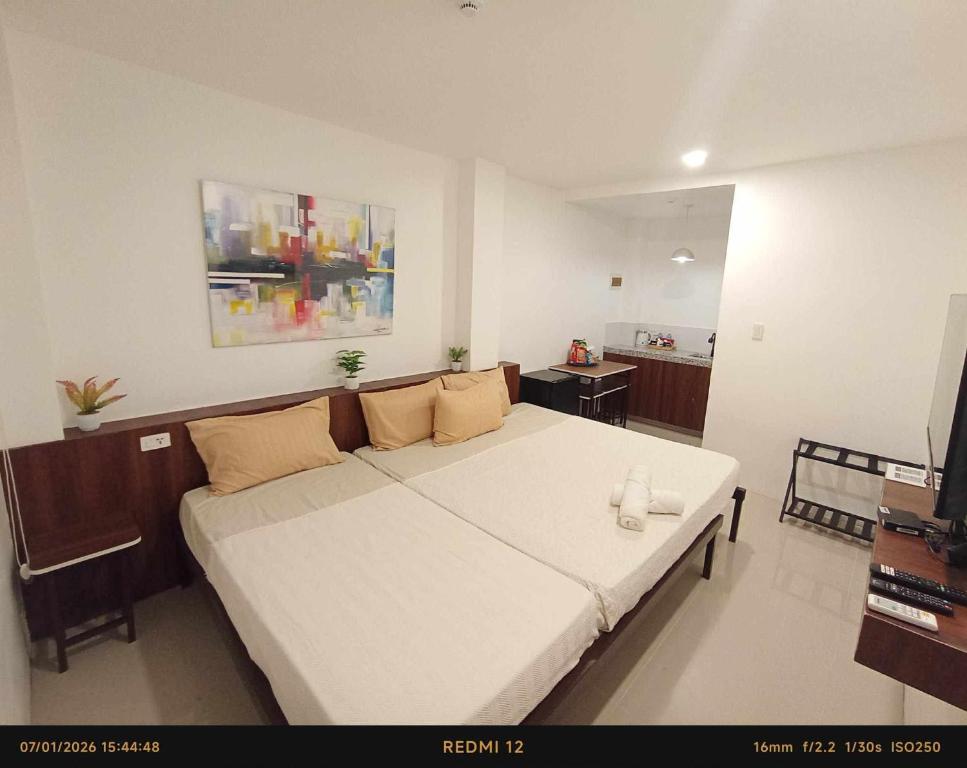 Gallery image of SeaKoast Breeze Apartelle in Bangcusay