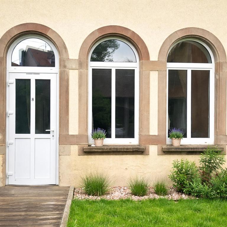 a house with two windows and a white door at L'Atelier No 8 in Saverne