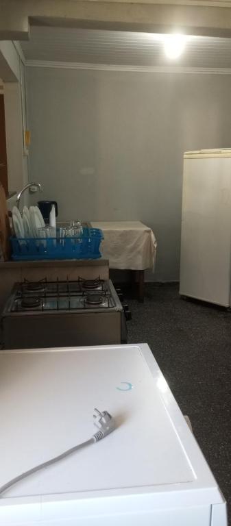 a kitchen with a stove and a table in a room at tómate un descanso in Salto