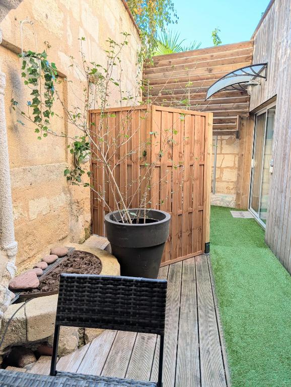 Grand studio avec terrasse au jardin public