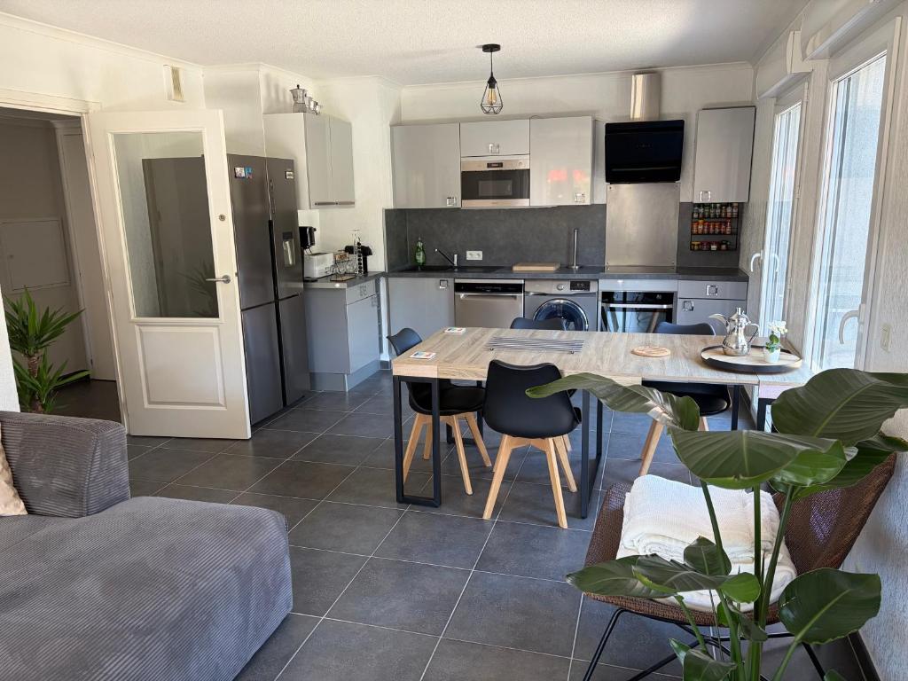 Appartement 65m2 avec Piscine et Rez de jardin 80m2