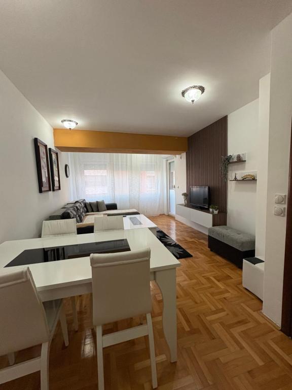 a living room with a white table and chairs at Dolce Casa E K in Strumica