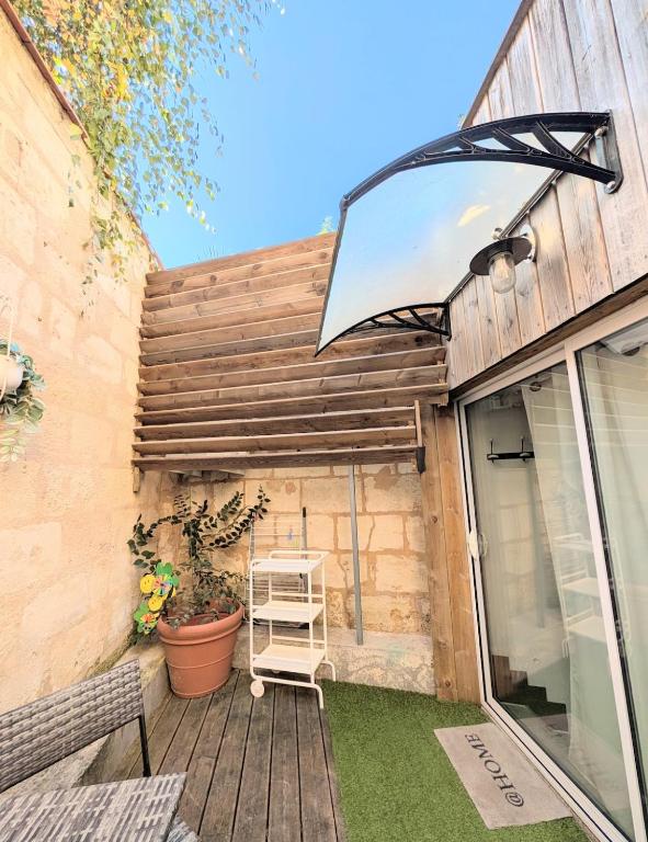 Studio climatisé avec terrasse au Jardin Public