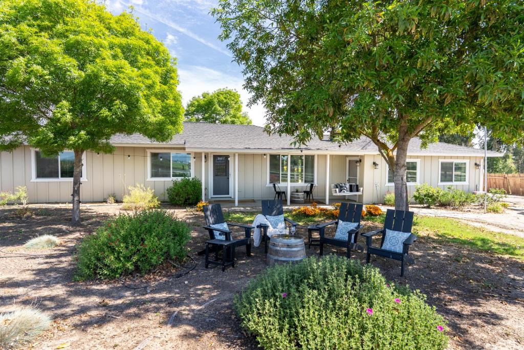 a house with chairs and a table in the yard at Boots and Barrels Ranch in Paso Robles