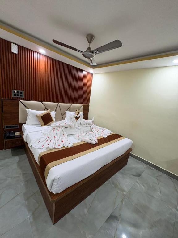 a bedroom with a large bed with white sheets at Hotel Diamond Crest, Patna in Patna
