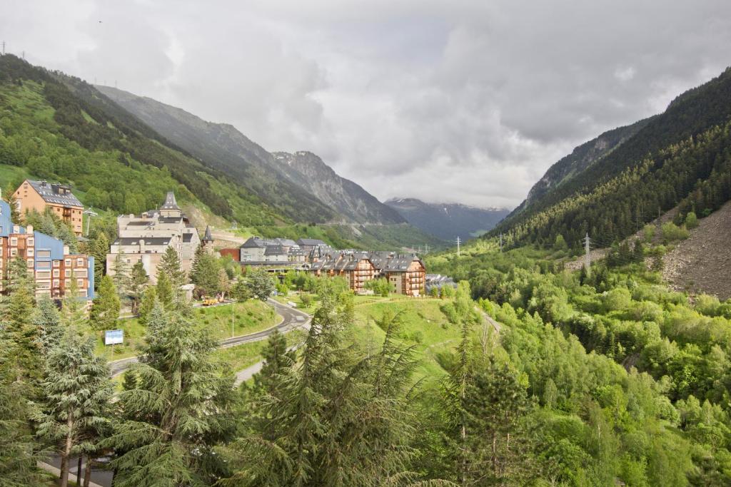 a town in a valley with trees and mountains at Apartarent 1500 in Baqueira-Beret