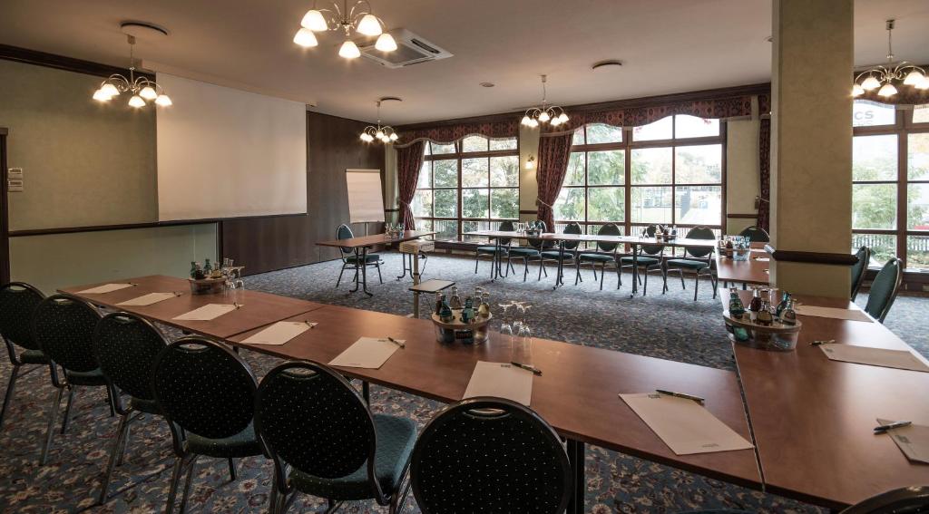 Ärikülastajate ala ja/või konverentsiruum majutusasutuses Jembo Park Hotel