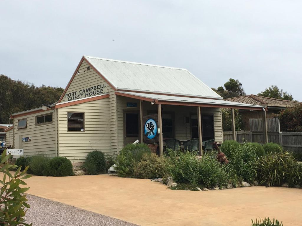 a building with a sign that reads star massage at Port Campbell Guesthouse & Flash Packers in Port Campbell