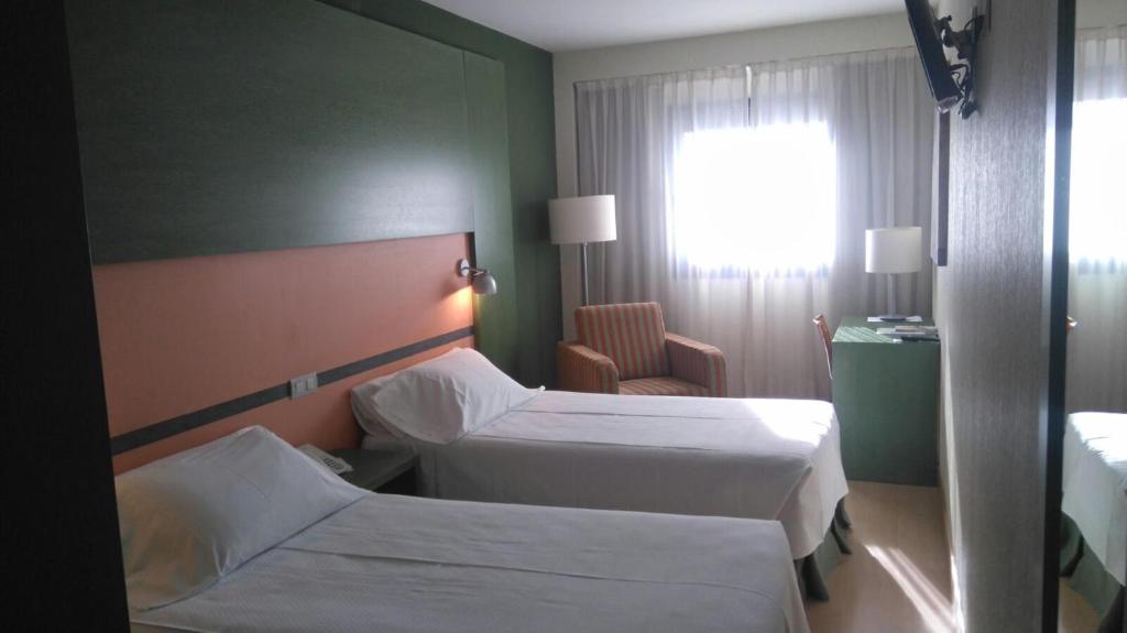 Posteľ alebo postele v izbe v ubytovaní Hotel Naval Sestao