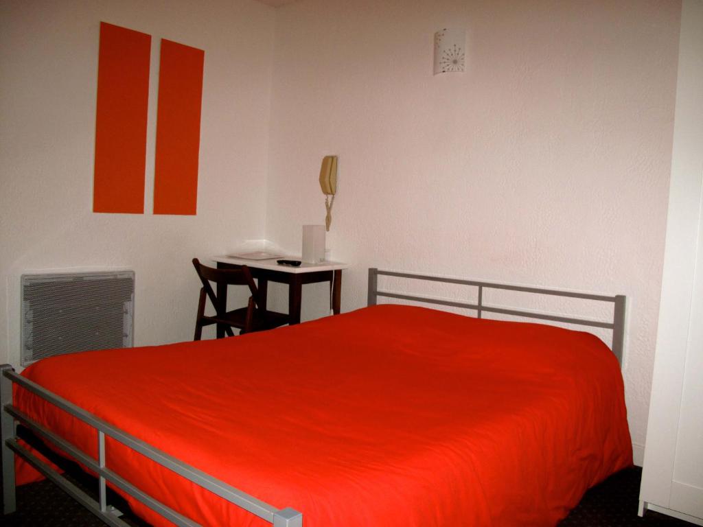 Postel nebo postele na pokoji v ubytování Nouvel Hotel
