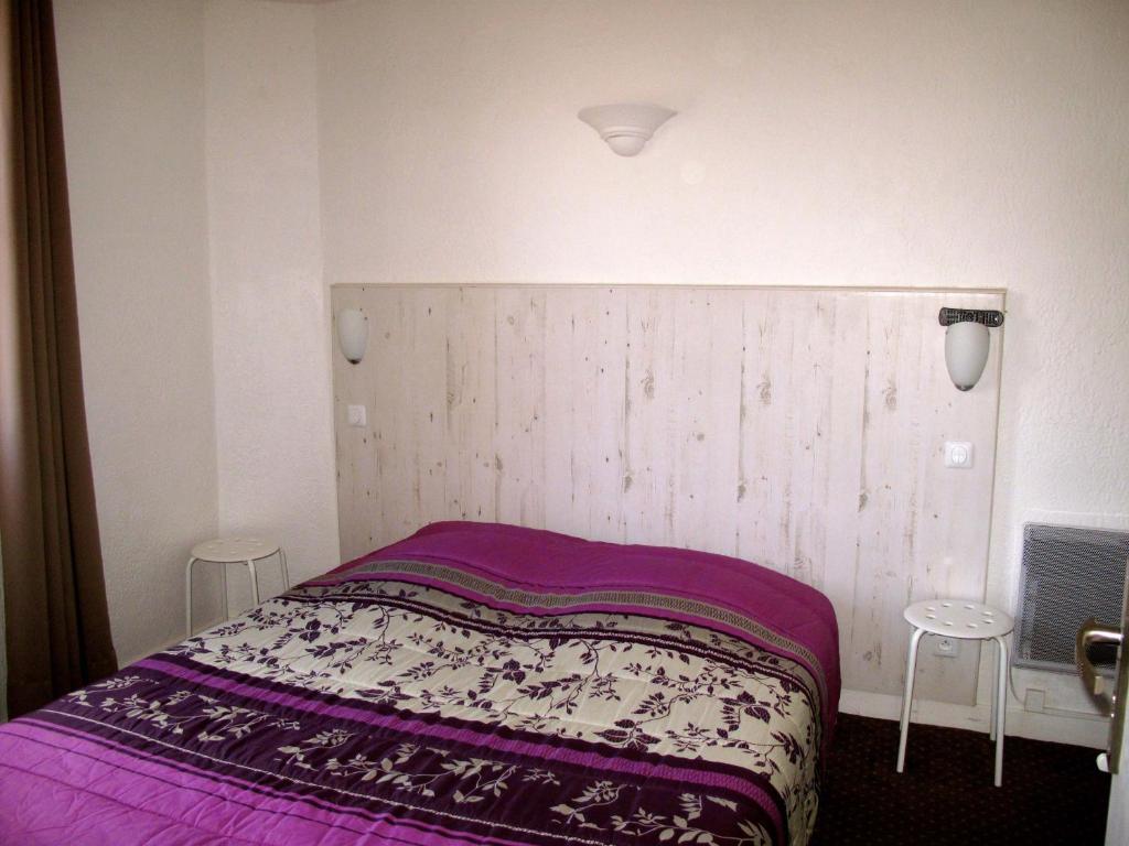 Postel nebo postele na pokoji v ubytování Nouvel Hotel