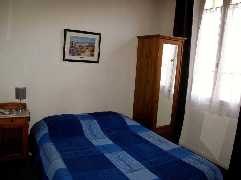 Postel nebo postele na pokoji v ubytování Nouvel Hotel