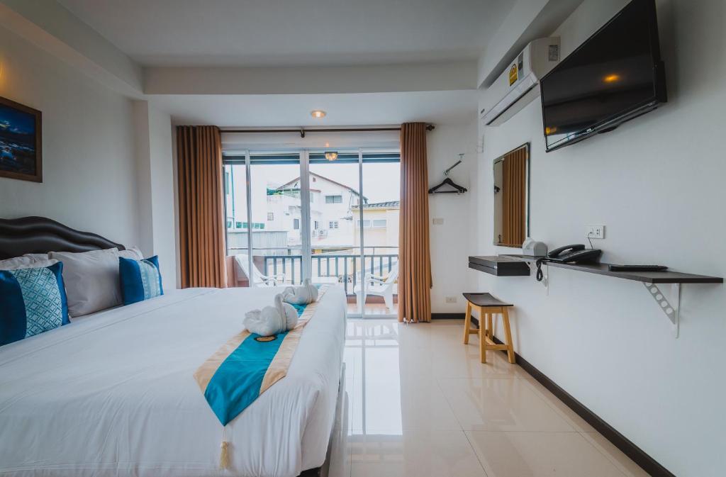 TV a/nebo společenská místnost v ubytování TH beach hotel